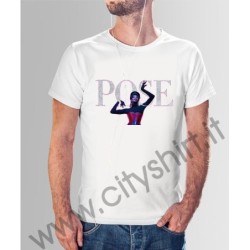 La T-shirt Pose 7