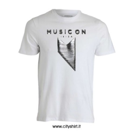 La t-shirt music on 2